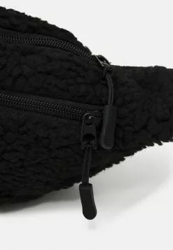 Pier One UNISEX - Gürteltasche - Black -Pier One Geschäft 1359e1e4577d4f99aa4271e5fdf8ee11