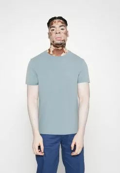 Pier One Geschäft -Pier One Geschäft 227b3fd749f243818adf331c8ee96ded