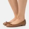 Pier One LEATHER - Klassischer Ballerina - Cognac
