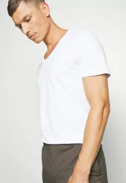 Pier One 2 PACK - T-Shirt Basic - White 10 Pier One 2 PACK - T-Shirt Basic - White -Pier One Geschäft 8a50f47374ab42e380a66ae8b1778f0e