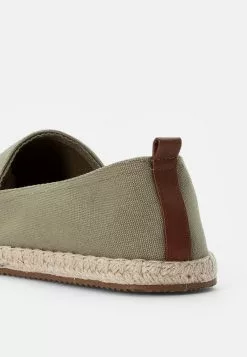 Pier One RENA ESPADRILLE UNISEX - Espadrille - Olive -Pier One Geschäft 8b1ef3dce9d344a08d816af96a53324d