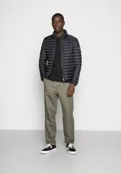 Pier One T-Shirt Basic - Black -Pier One Geschäft 9541d4ec16e54b19a6b86e488dd20e0f 1