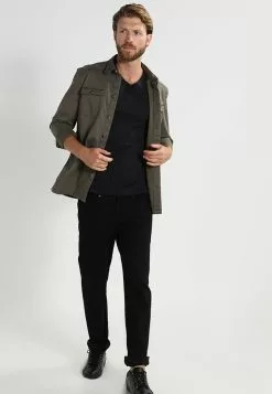 Pier One Geschäft -Pier One Geschäft 9976636ad4d5445cae17323f7b1eb017