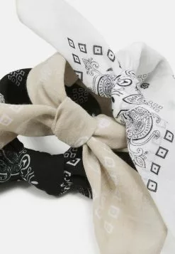 Pier One BANDANA UNISEX 3 PACK - Tuch - Black/white/beige -Pier One Geschäft c2ede95d3e4443e6ac8cd75fce932acc