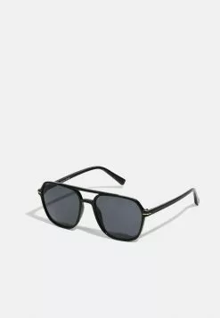 Pier One UNISEX - Sonnenbrille - Black -Pier One Geschäft c93f10a0ce1447e1a2a3a4e96688b3e4 1
