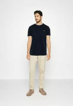 Pier One Geschäft -Pier One Geschäft ce99e0e98ec341df8186611e8187fb01